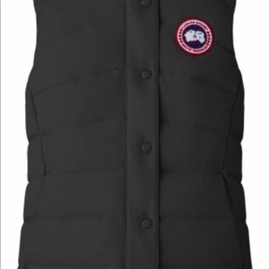 Canada goose womens down vest black size small . NWT smoke free home